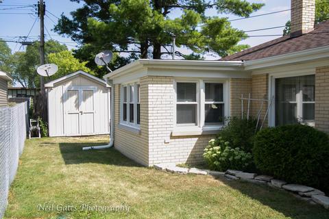 904 Greenview Dr, Aurora, IL 60505 photo 2