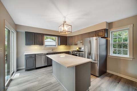 810 Pick St, Wheaton, IL 60187 photo 4