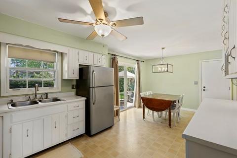 9 N711 Tipi Ln, Elgin, IL 60124 photo 11