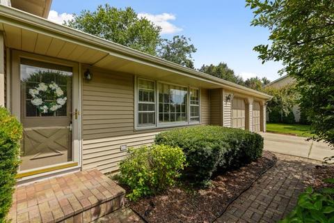 9 N711 Tipi Ln, Elgin, IL 60124 photo 4