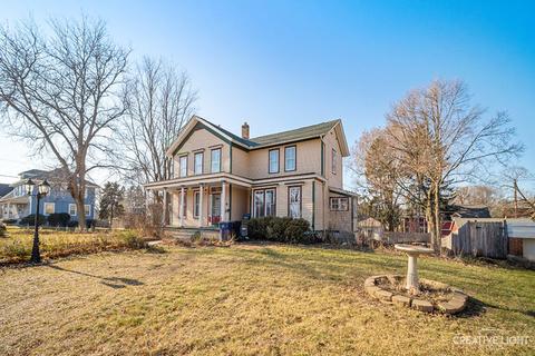 704 N Spring St, Elgin, IL 60120 photo 2