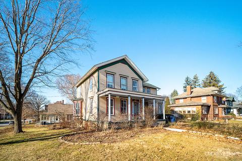 704 N Spring St, Elgin, IL 60120 photo 3
