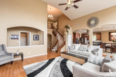 5834 Red Oak Dr, Hoffman Estates, IL 60192 photo 3