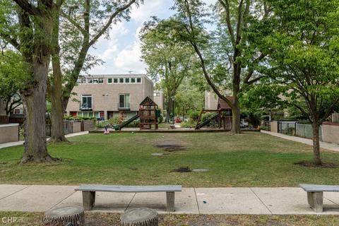 1484 E 56th St, Chicago, IL 60637 photo 2
