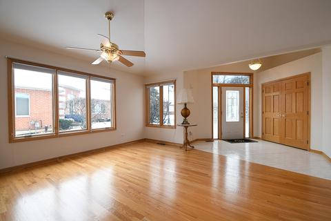 33 Billy Casper Ln, Midlothian, IL 60445 photo 5
