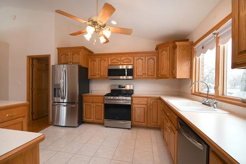 33 Billy Casper Ln, Midlothian, IL 60445 photo 9