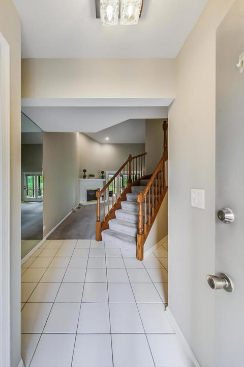 1743 Pebble Beach Dr, Hoffman Estates, IL 60169 photo 4