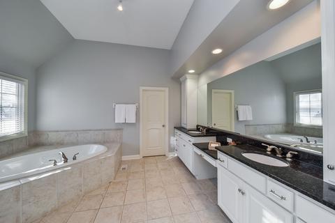644 N Wright St, Naperville, IL 60563 photo 17