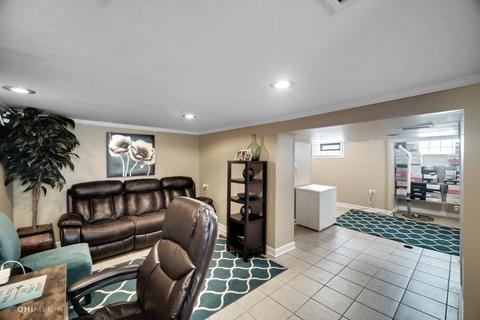 8642 S Champlain Ave, Chicago, IL 60619 photo 13
