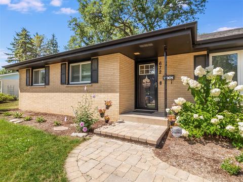 672 Scott Dr, Elgin, IL 60123 photo 2