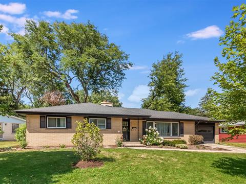 672 Scott Dr, Elgin, IL 60123 photo 1