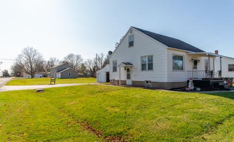 517 Corn St, Emden, IL 62635 photo 2