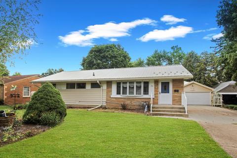 1561 S Demeter Dr, Freeport, IL 61032 photo 1