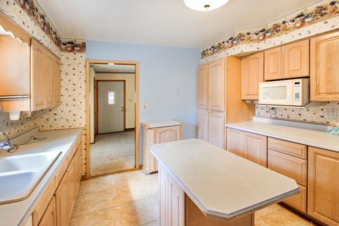 1561 S Demeter Dr, Freeport, IL 61032 photo 8