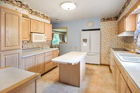 1561 S Demeter Dr, Freeport, IL 61032 photo 6
