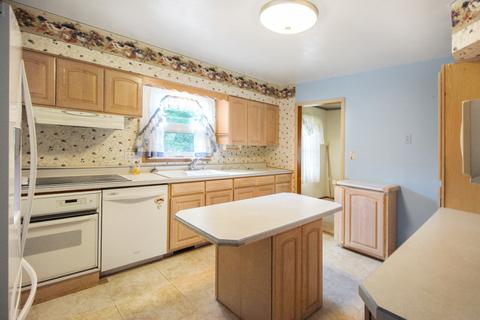 1561 S Demeter Dr, Freeport, IL 61032 photo 7