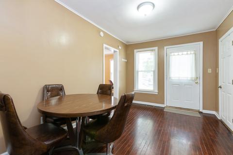 220 Harvey St, Elgin, IL 60123 photo 4