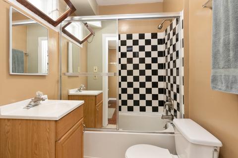 220 Harvey St, Elgin, IL 60123 photo 8