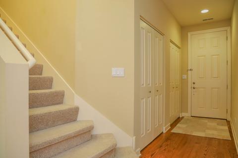 76 Northfield Ter, Wheeling, IL 60090 photo 3