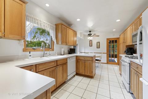 2805 S Riverside Dr, Mchenry, IL 60050 photo 7