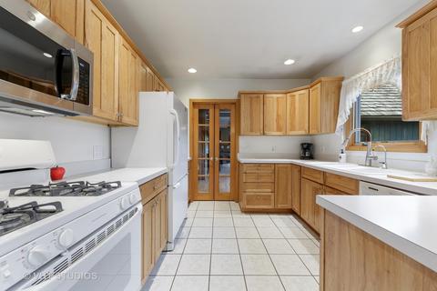 2805 S Riverside Dr, Mchenry, IL 60050 photo 6