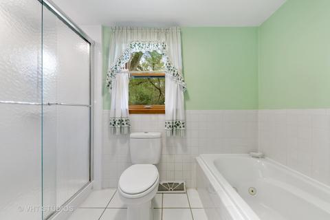 2805 S Riverside Dr, Mchenry, IL 60050 photo 12