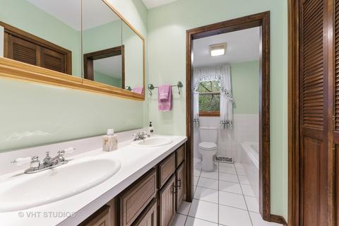 2805 S Riverside Dr, Mchenry, IL 60050 photo 11