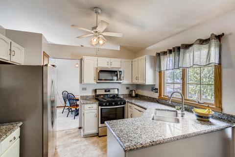 618 Winchester Ct, Bartlett, IL 60103 photo 3