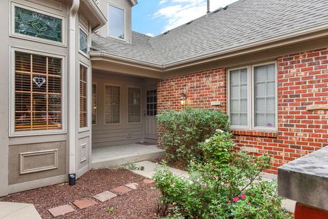 1205 Oakleaf Ct, Aurora, IL 60506 photo 2