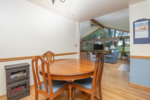 422 E Hill St, Genoa, IL 60135 photo 9