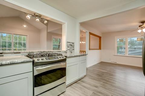211 W Pleasant View Dr, Mchenry, IL 60050 photo 8
