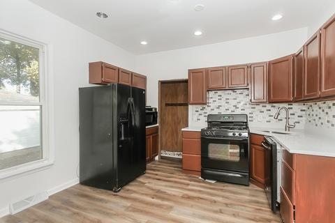 1022 Center St, Elgin, IL 60120 photo 8