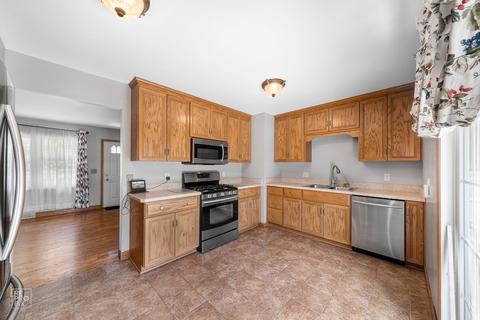 40 E Rickard Dr, Oswego, IL 60543 photo 7