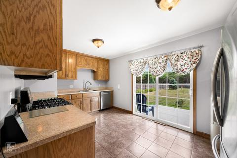 40 E Rickard Dr, Oswego, IL 60543 photo 5