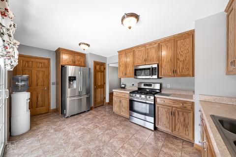 40 E Rickard Dr, Oswego, IL 60543 photo 6