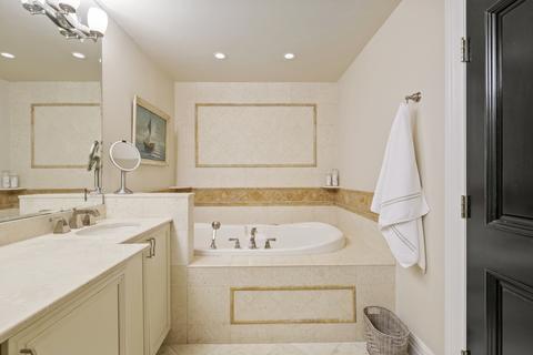 49 Elm St, Chicago, IL 60611 photo 21