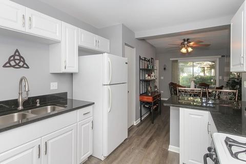 1336 Brunswick Ct, Elgin, IL 60120 photo 4