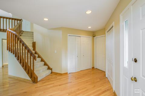 1791 Monterey Ct, Hoffman Estates, IL 60169 photo 2
