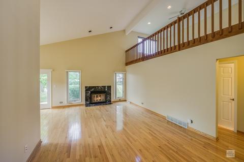 1791 Monterey Ct, Hoffman Estates, IL 60169 photo 4