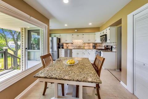 885 Rosedale Ln, Hoffman Estates, IL 60169 photo 16