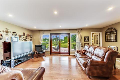 885 Rosedale Ln, Hoffman Estates, IL 60169 photo 28