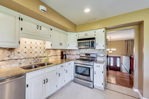 885 Rosedale Ln, Hoffman Estates, IL 60169 photo 14