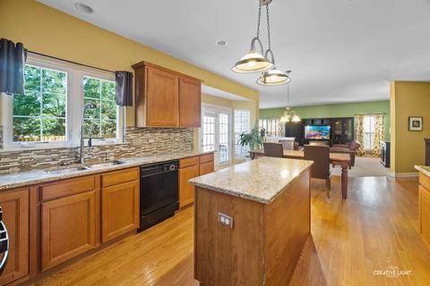 2128 Fieldcrest Dr, Bartlett, IL 60103 photo 9