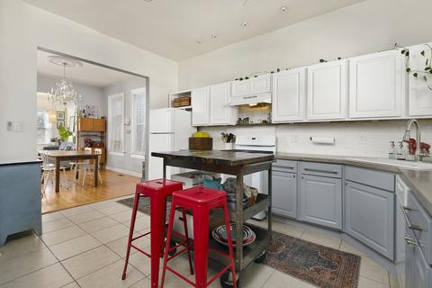 2450 N Artesian Ave, Chicago, IL 60647 photo 7