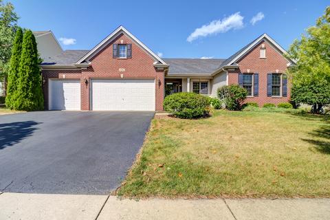 2062 Tunbridge Trl, Algonquin, IL 60102 photo 1