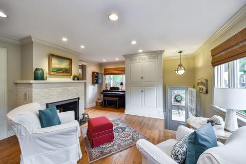 616 N West St, Wheaton, IL 60187 photo 2