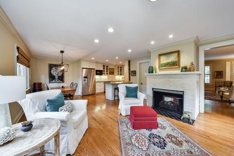 616 N West St, Wheaton, IL 60187 photo 3