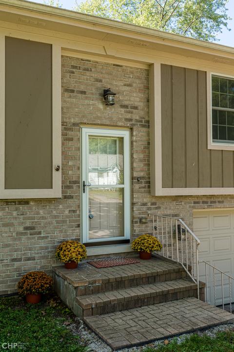 112 Hickory Rd, Oakwood Hills, IL 60013 photo 2