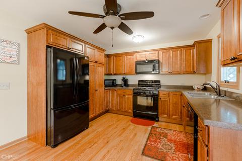 112 Hickory Rd, Oakwood Hills, IL 60013 photo 4