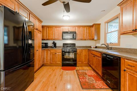 112 Hickory Rd, Oakwood Hills, IL 60013 photo 3